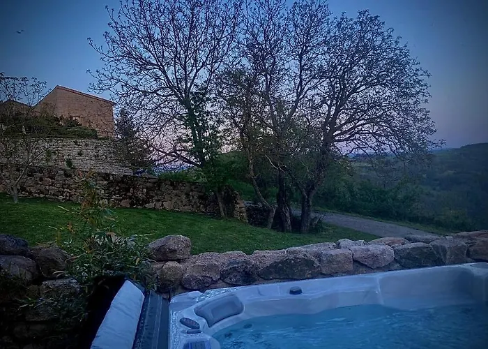 Maisonnette Jardin Jacuzzi Au Coeur De Chambles
